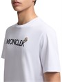 Футболка Moncler из органического хлопка с круглым вырезом, короткими рукавами и принтом логотипа 11168054