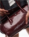 Topshop Сумка через плечо Sunny из бордовой лаковой ткани с асимметричным клапаном и магнитной застежкой 11171390