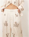 Атласные штаны ARRANGE с цветочной аппликацией кремового цвета - часть комплекта 11229092