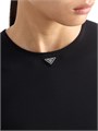 Футболка Prada с коротким рукавом из эластичной ткани, приталенного силуэта с эмалированным логотипом в виде треугольника 11167510
