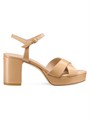 Stuart Weitzman Сандалии Dayna на платформе 80 мм из лакированной кожи с перекрещенными ремешками и удобной стелькой 11011885