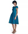 Молодёжное платье от Jessica Howard: футляр с короткими рукавами, расклешённой юбкой и лодочным вырезом 11171996