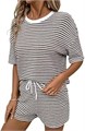Комплект из двух предметов от Verdusa: полосатая футболка с коротким рукавом и шорты, идеален для отдыха и повседневной носки 11305891