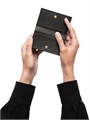 Prada Элегантный держатель для карточек из сафьяновой кожи с четырьмя слотами и застёжкой на кнопку 11019732