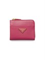 Prada Кошелек из сафьяновой кожи на молнии с логотипом и четырьмя карманами для карт 11009313