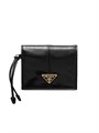 Prada Кожаный бумажник из телячьей кожи с отделениями для карт и монет 11027317