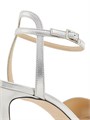 Сандалии Sacora 85MM из металлизированной кожи с открытым носком и пряжкой от Jimmy Choo 11022658