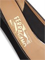 Элегантные лакированные туфли с круглым носком и мягкой стелькой Ferragamo Vara 11018959