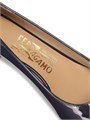 Элегантные лакированные туфли с круглым носком и мягкой стелькой Ferragamo Vara 11018959