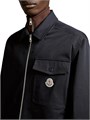 Хлопковая габардиновая куртка Moncler с молнией, регулируемыми манжетами и карманами на кнопках 11030049
