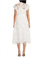 Платье миди Nishi от Natori с кружевной отделкой и поясом, V-образным вырезом и короткими рукавами 11027207