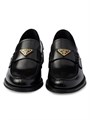 Замшевые лоферы Prada с треугольным логотипом и каблуком 20 мм 11021003