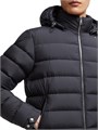 Легкая утепленная пуховая куртка с капюшоном Arneb от Moncler из микрофибры, наполненная пухом, Италия 11016339
