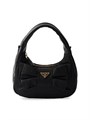 Prada Мини-сумка из Re-Nylon и наппы с большим бантом, размер 22х13х7 см, с регулируемым ремнем 11030983